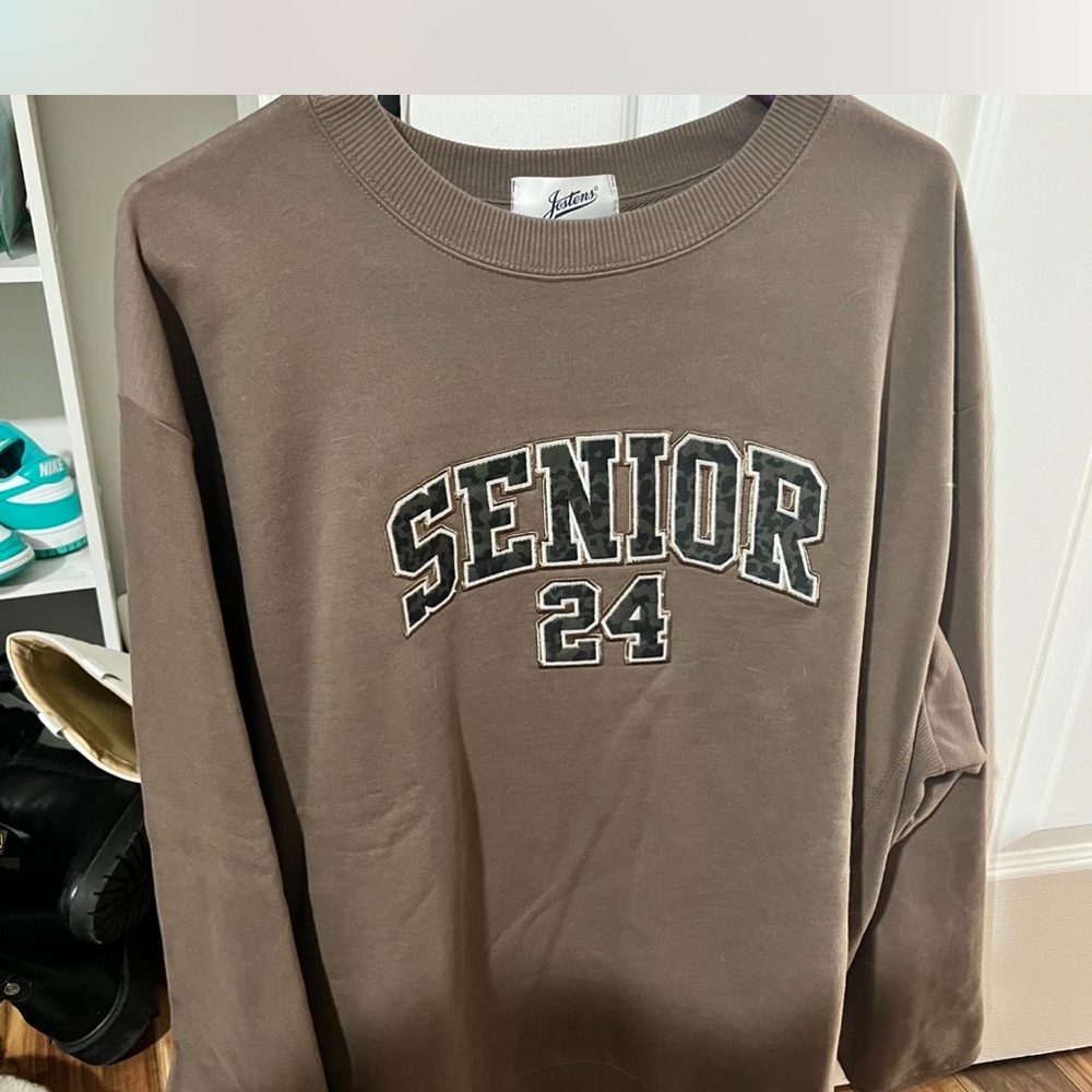 Brown Crewneck Sweater with Collegiate Style